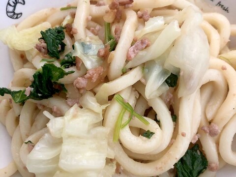 キャベツとひき肉の焼きうどん